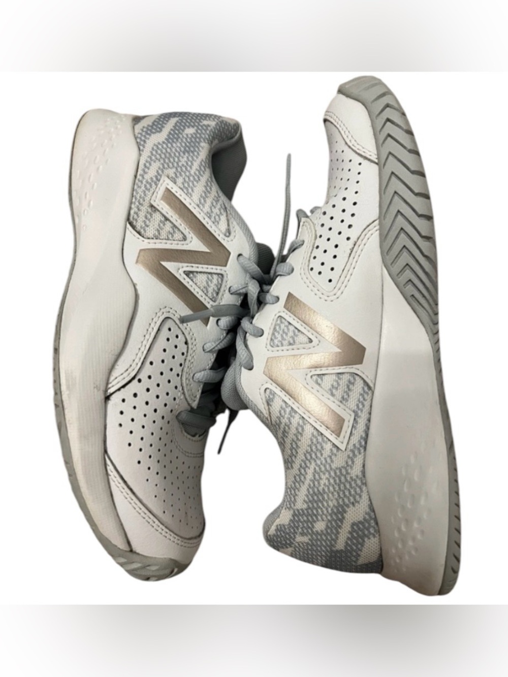 New Balance 696 V3 women’s 6.5 lace up white and gold tennis shoes - Picture 2 of 5